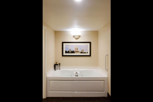 Comfort Inn & Suites Event Center image 12